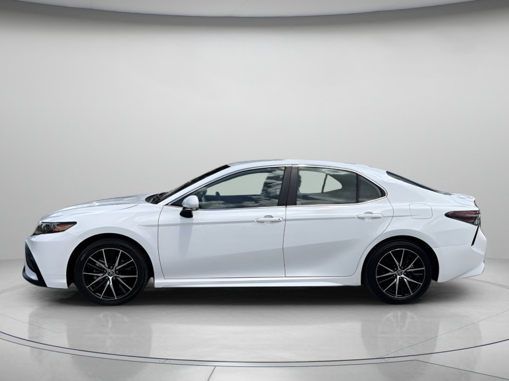 Used 2024 Toyota Camry SE w/ Convenience Package FWD image 5