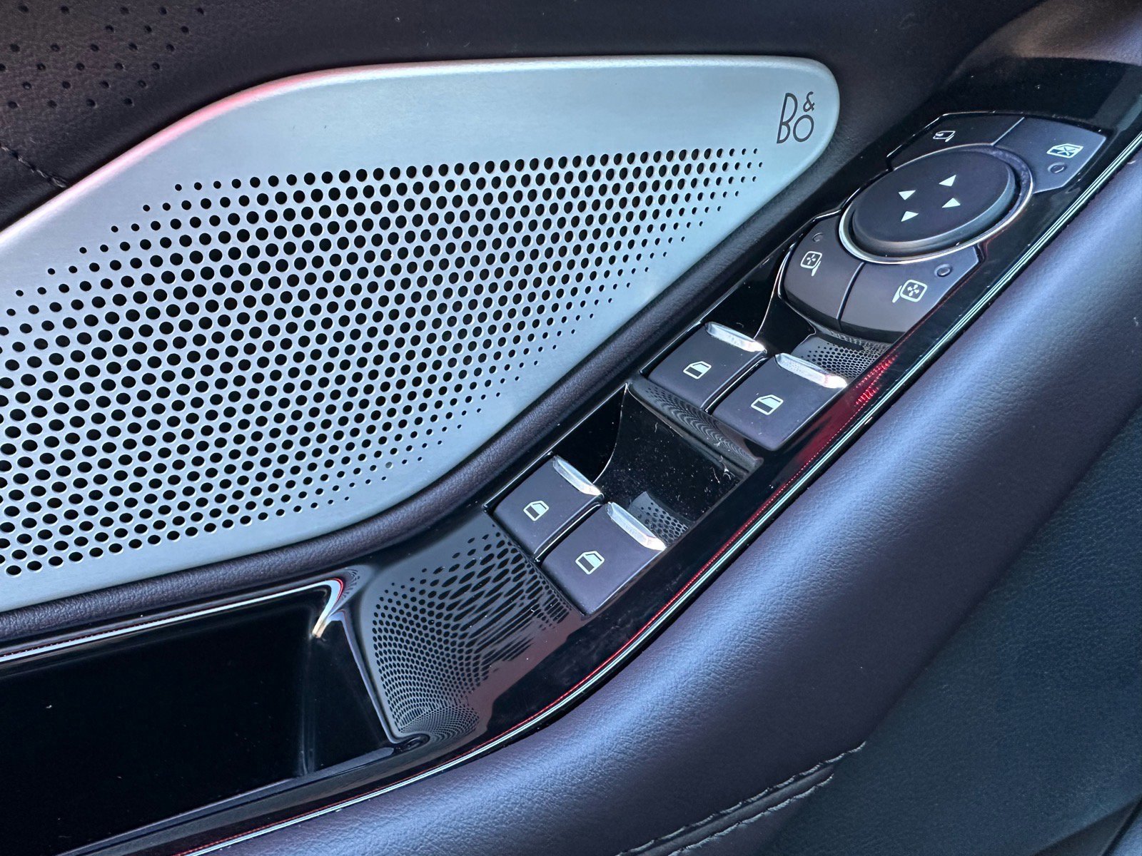 Certified 2025 Ford Explorer Platinum w/ LUX Leather Package image 34