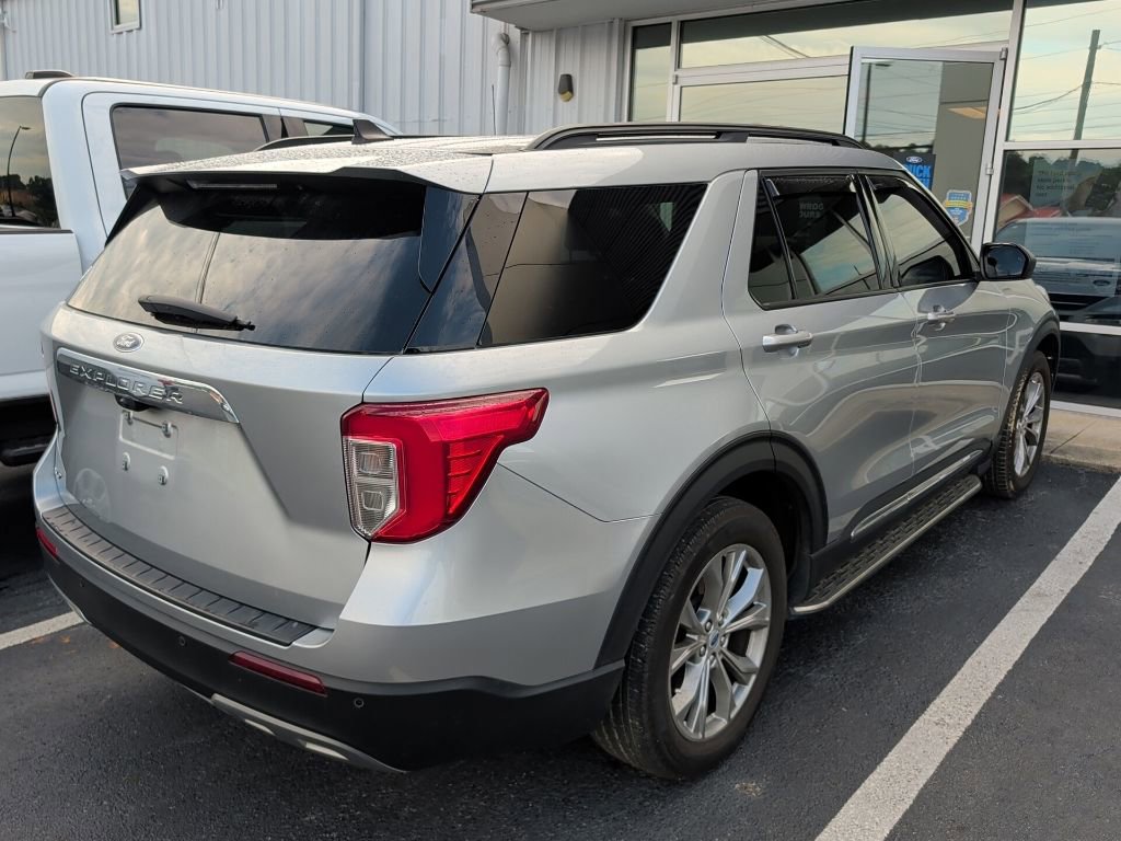Certified 2023 Ford Explorer XLT w/ Equipment Group 202A RWD image 3