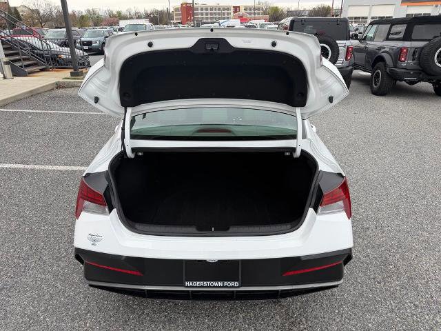 Used 2025 Hyundai Elantra SEL image 9