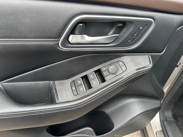 Used 2023 Nissan Rogue Platinum w/ Platinum Premium Package AWD/4WD image 18
