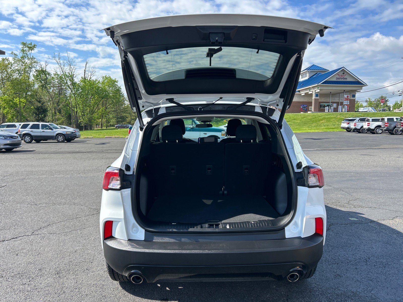 Certified 2022 Ford Escape SE w/ SE Sport Appearance Package AWD/4WD image 12