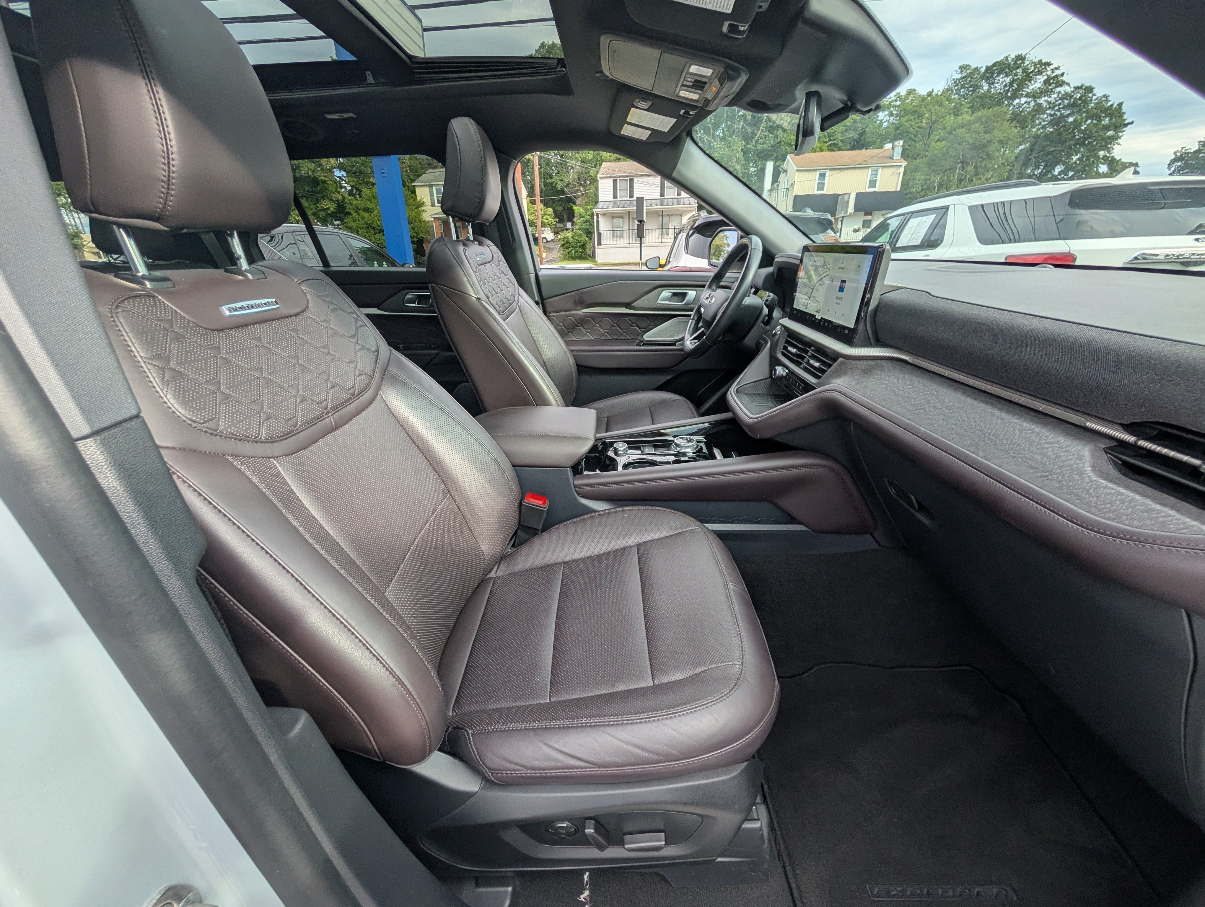 Certified 2025 Ford Explorer Platinum w/ LUX Leather Package AWD/4WD image 12