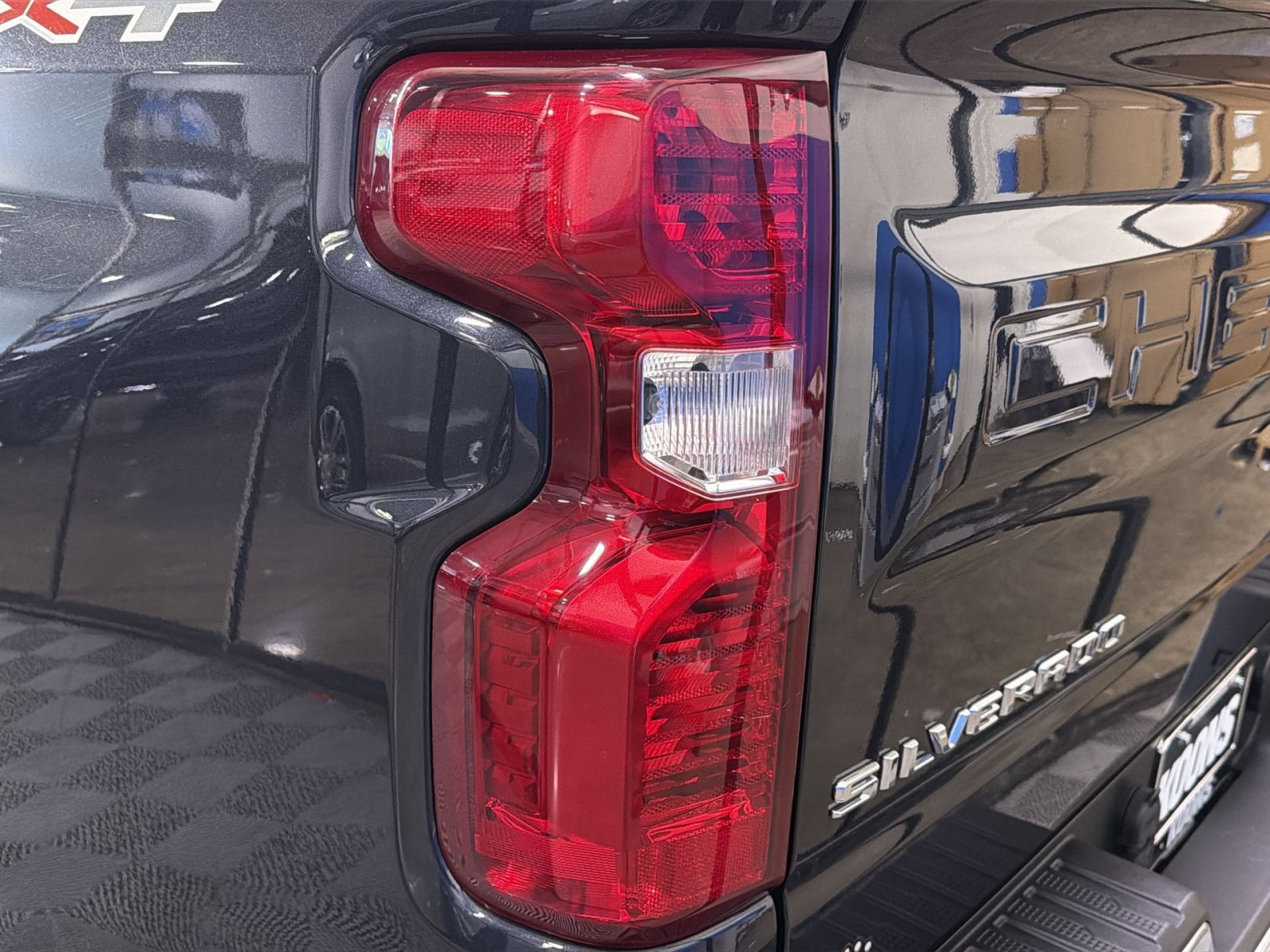 Used 2024 Chevrolet Silverado 1500 LT AWD/4WD image 17