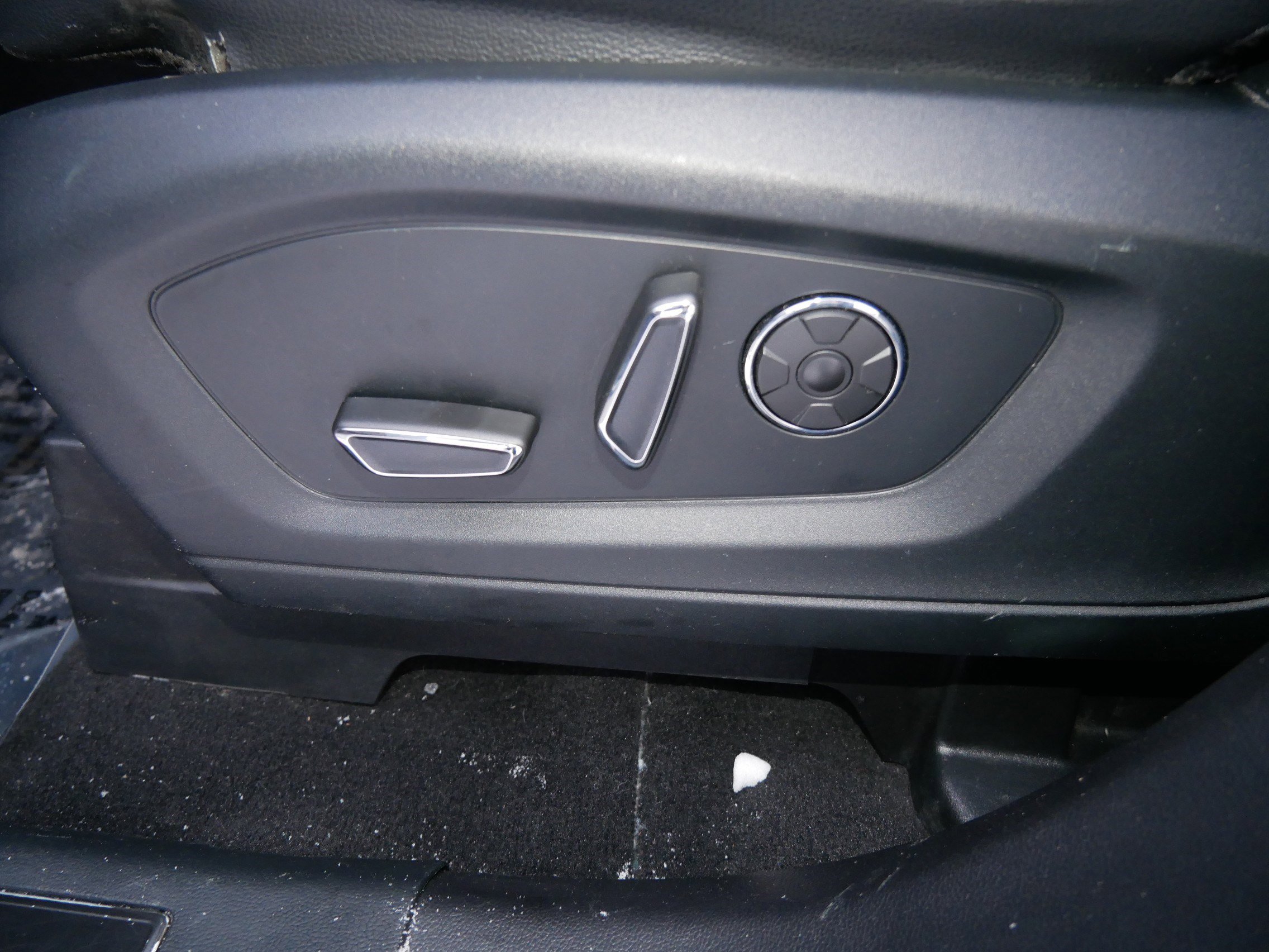 Certified 2020 Ford Explorer ST w/ ST Street Pack image 19