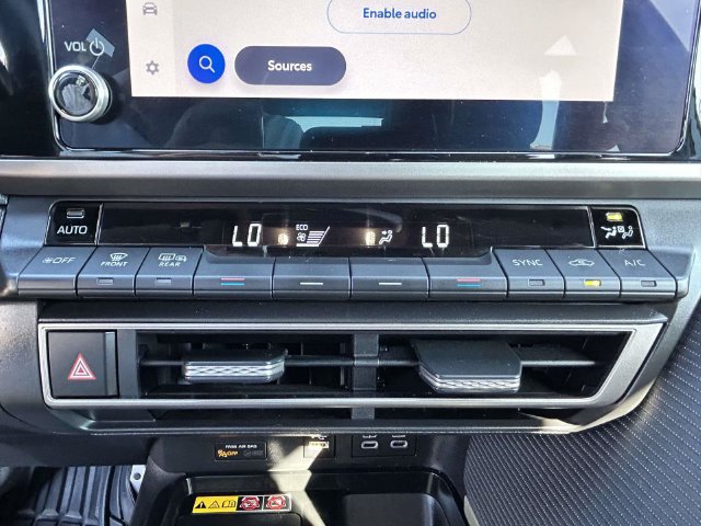Used 2025 Toyota Camry SE FWD image 30