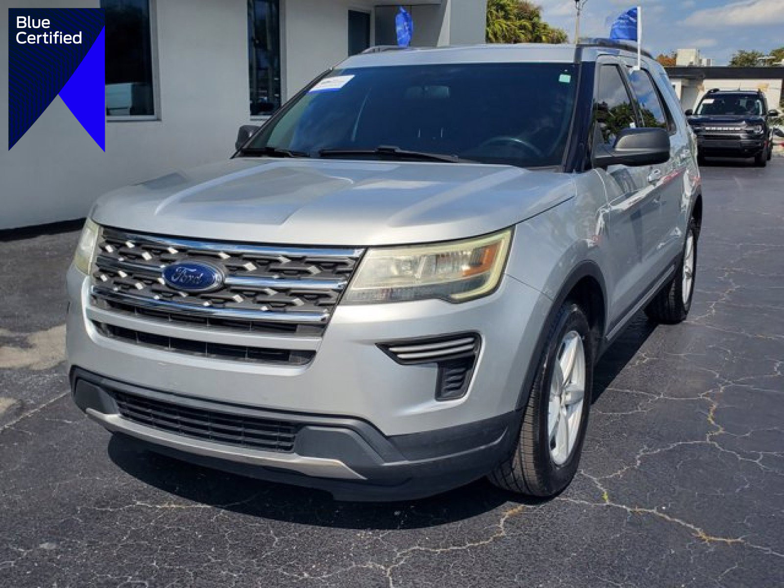 Certified 2018 Ford Explorer XLT FWD image 1