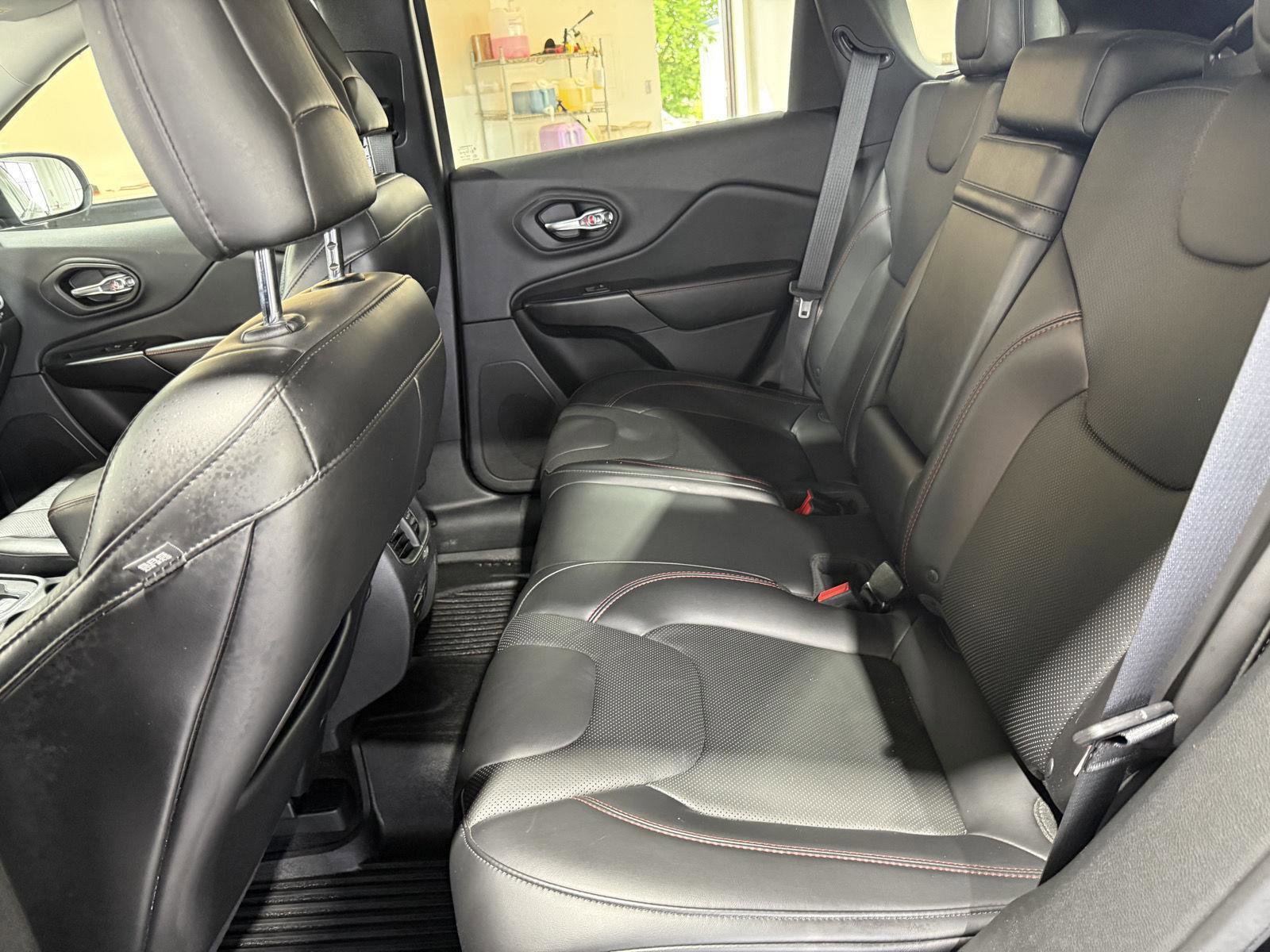 Used 2019 Jeep Cherokee Trailhawk AWD/4WD image 23