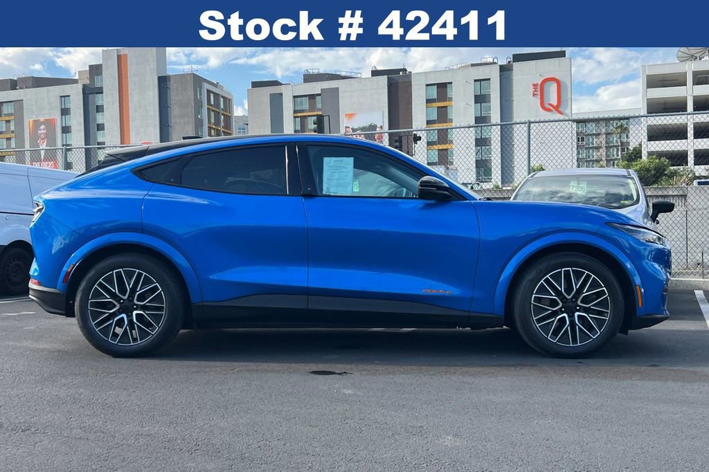 Certified 2025 Ford Mustang Mach-E Premium image 3