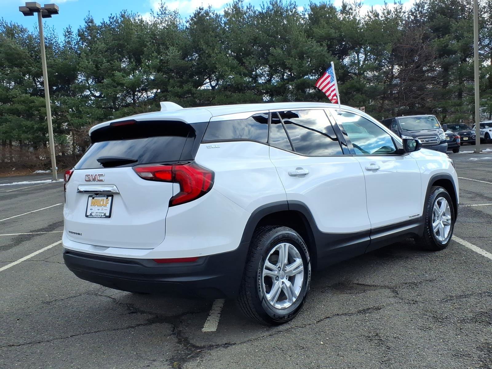 Used 2019 GMC Terrain SLE w/ LPO, Cargo Package image 7