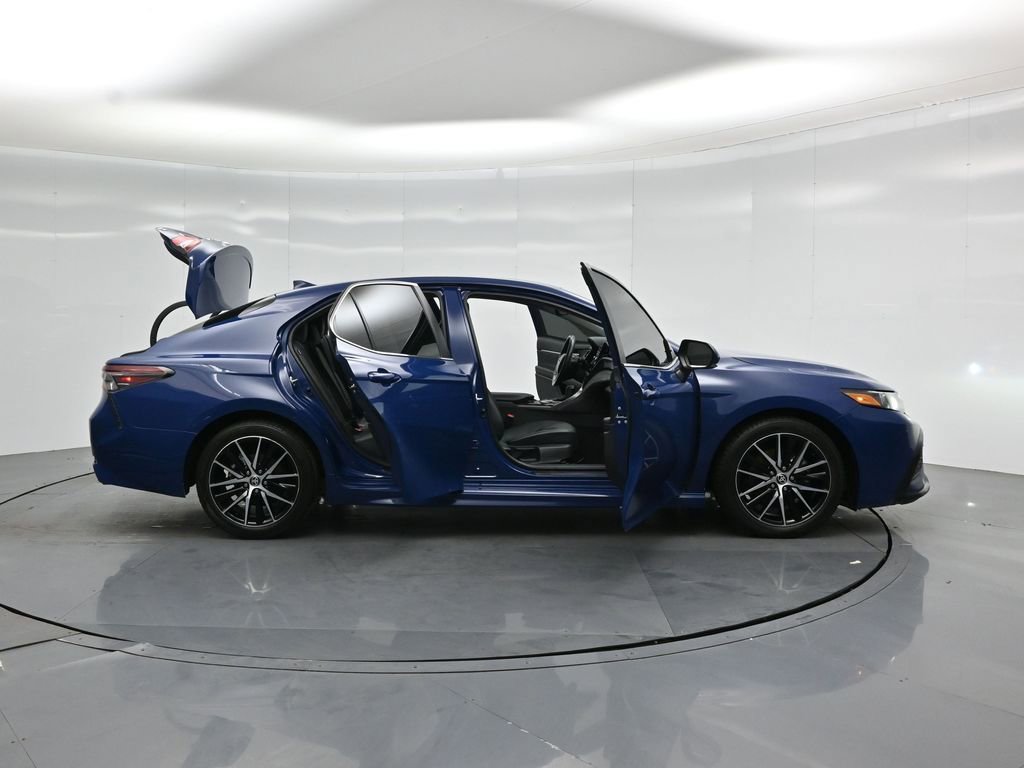 Used 2023 Toyota Camry SE w/ Cold Weather Package AWD/4WD image 5