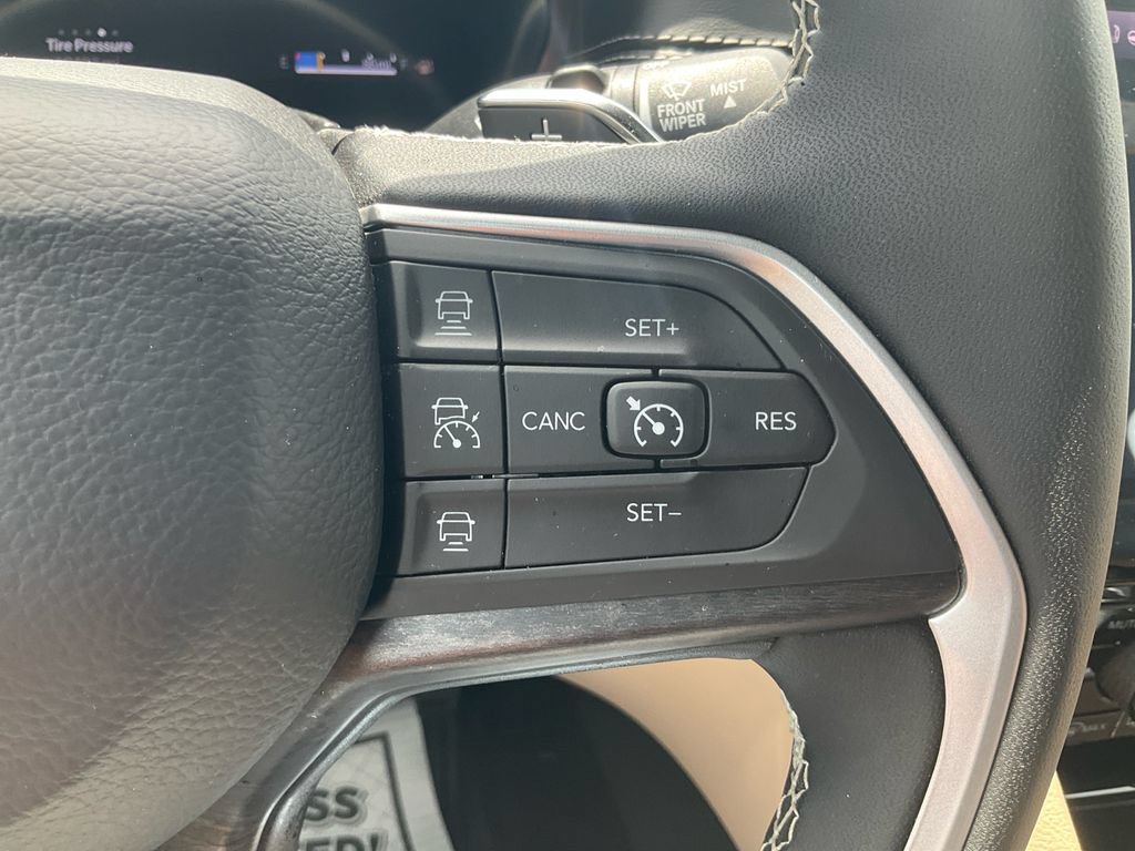 Used 2025 Jeep Grand Cherokee L Limited w/ Luxury Tech Group II AWD/4WD image 20