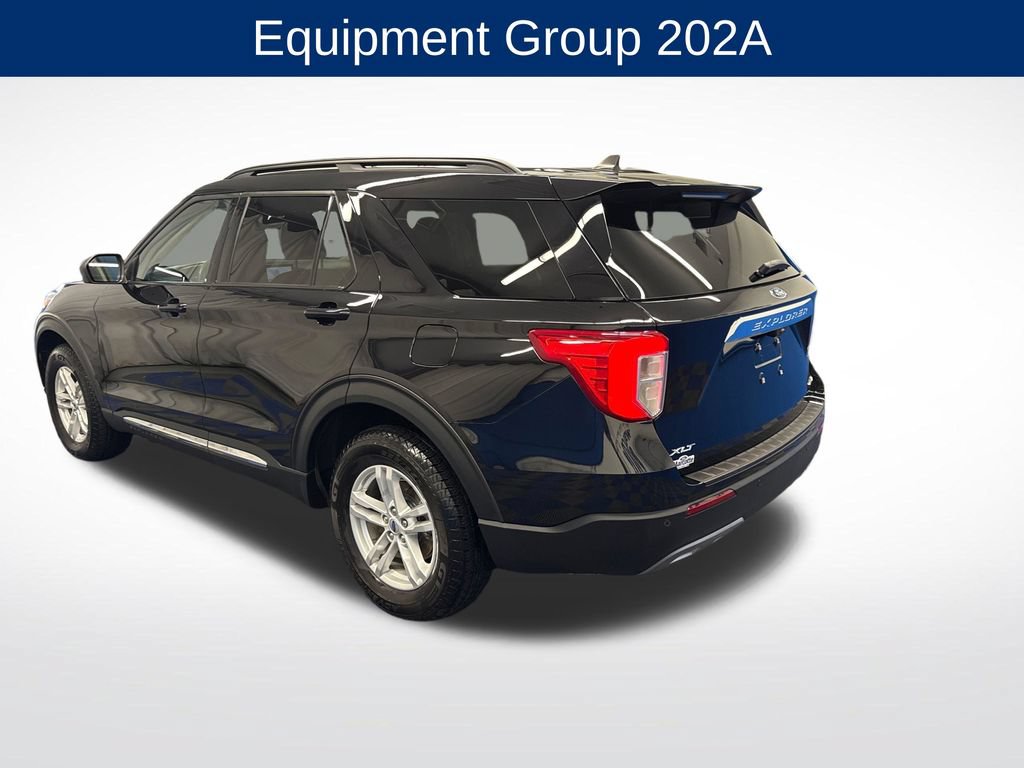Certified 2023 Ford Explorer XLT w/ Equipment Group 202A AWD/4WD image 3