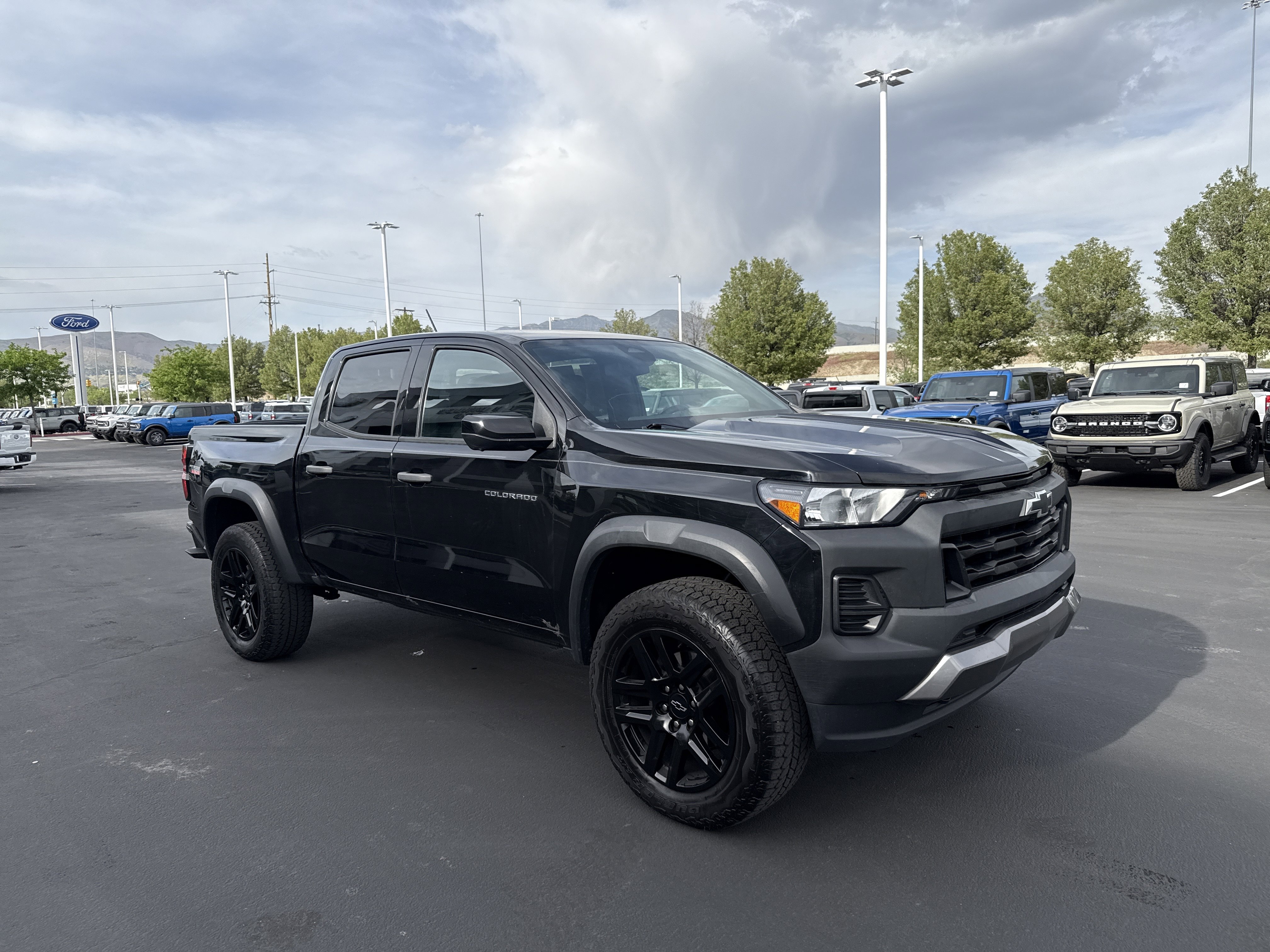 Used 2023 Chevrolet Colorado Trail Boss w/ Technology Package AWD/4WD image 7