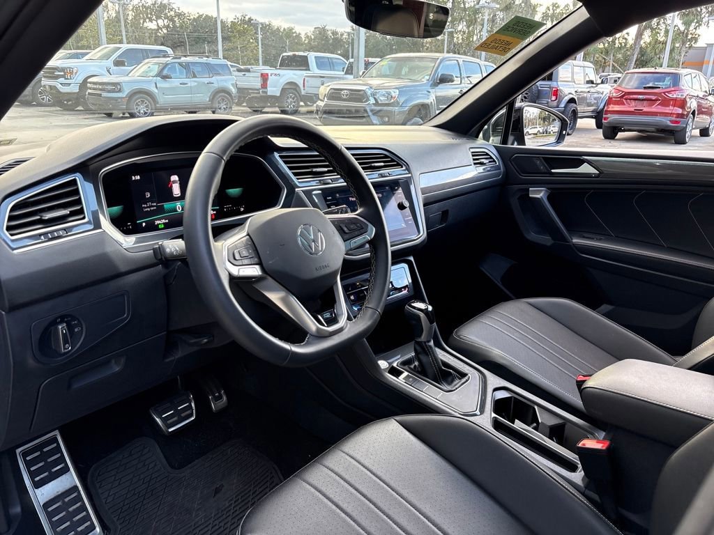 Used 2023 Volkswagen Tiguan SE R-Line image 10