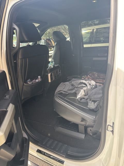 Certified 2022 Ford F250 Lariat w/ Black Appearance Package image 9