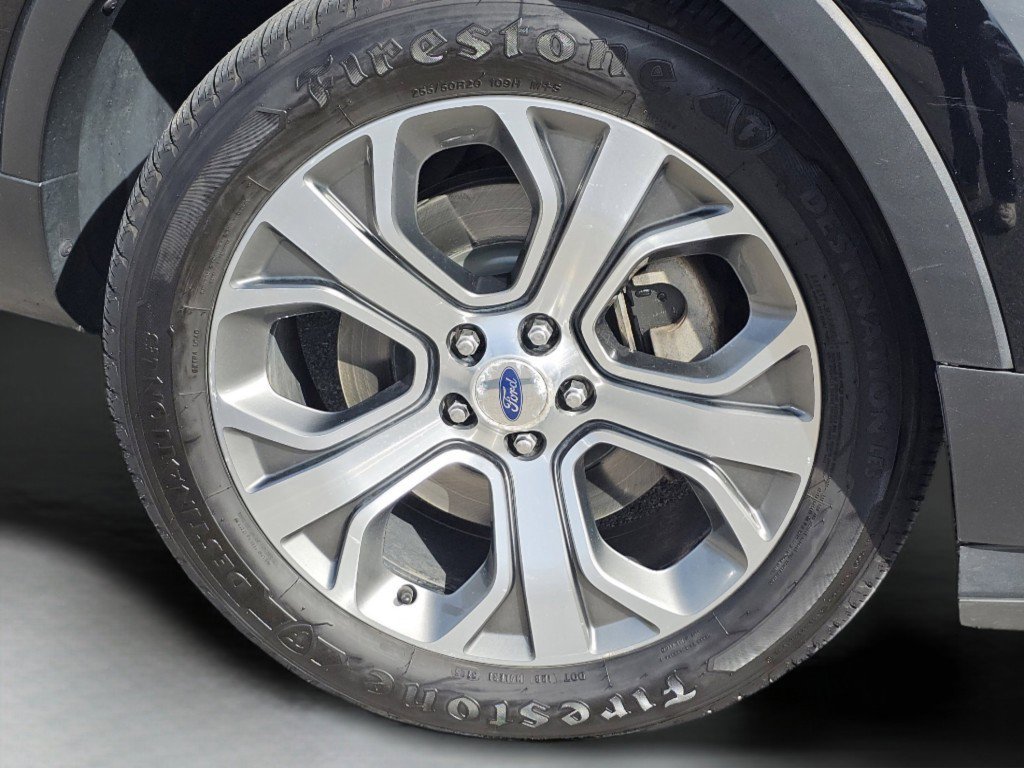 Certified 2018 Ford Explorer Platinum image 19