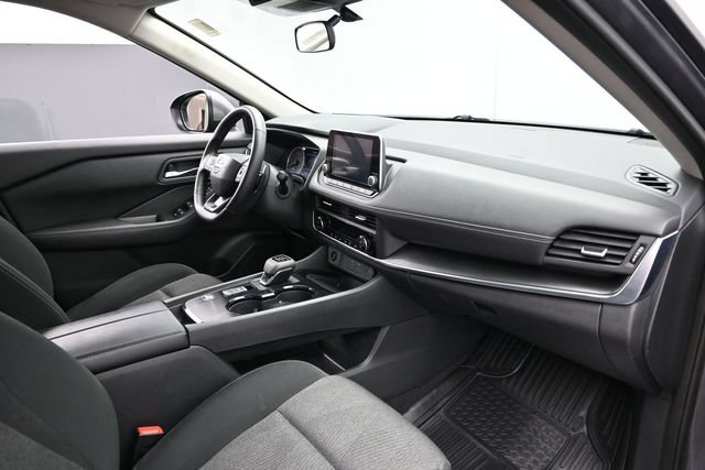 Used 2025 Nissan Rogue SV FWD image 29
