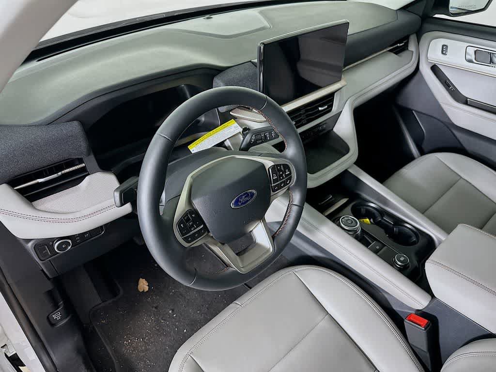 Certified 2025 Ford Explorer Active w/ Active Comfort Package RWD image 2