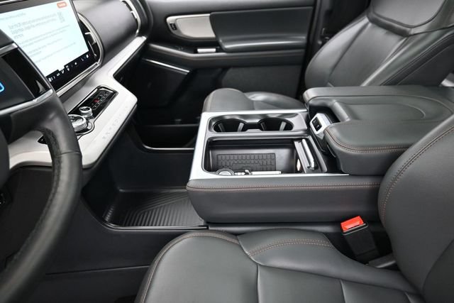 Certified 2025 Ford Expedition Active AWD/4WD image 37