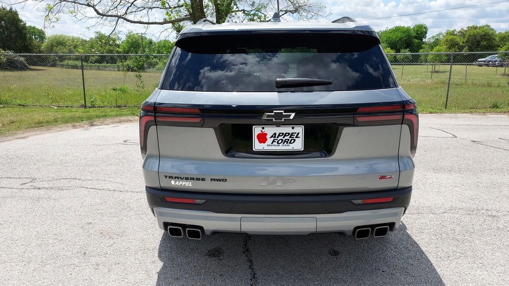 Used 2025 Chevrolet Traverse Z71 w/ Driver Confidence Package image 4