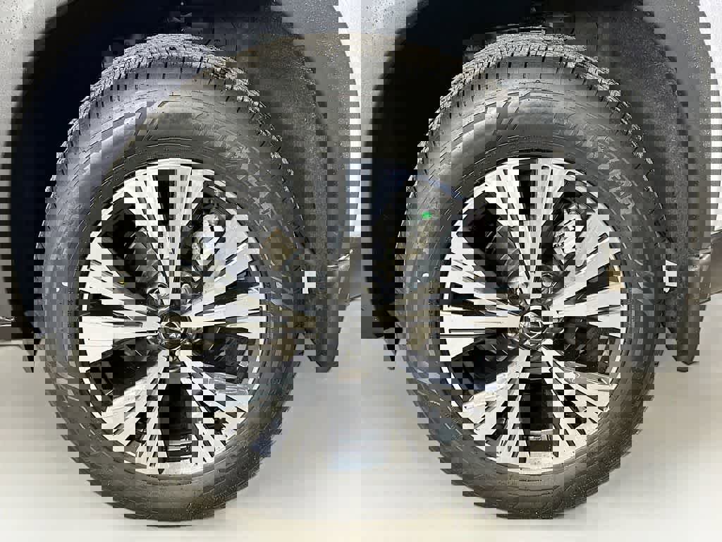 Used 2022 Nissan Rogue SV image 8