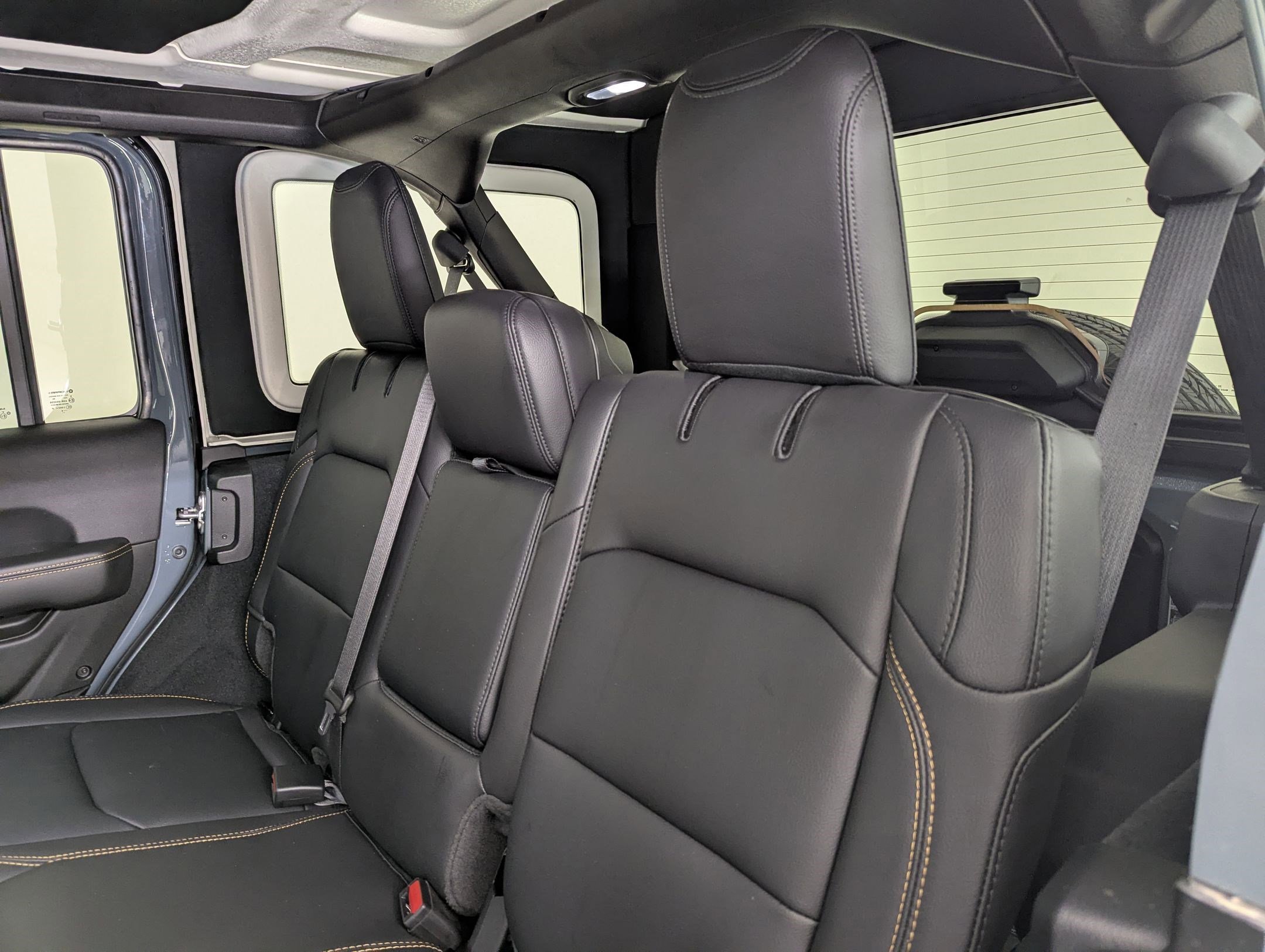 Used 2024 Jeep Wrangler Sahara image 23