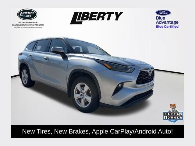 Used 2023 Toyota Highlander LE FWD image 1