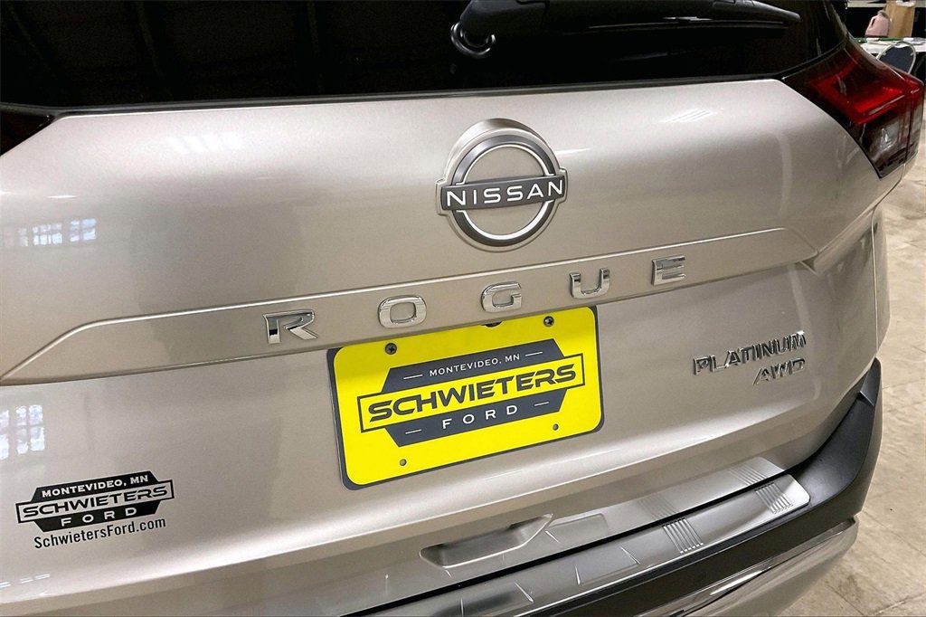 Used 2023 Nissan Rogue Platinum w/ Platinum Premium Package image 10