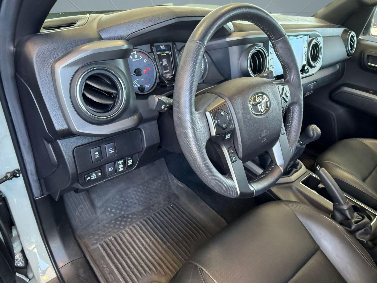 Used 2022 Toyota Tacoma TRD Off-Road w/ TRD Premium Off Road Package AWD/4WD image 4