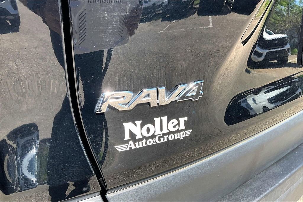 Used 2025 Toyota RAV4 XLE AWD/4WD image 10