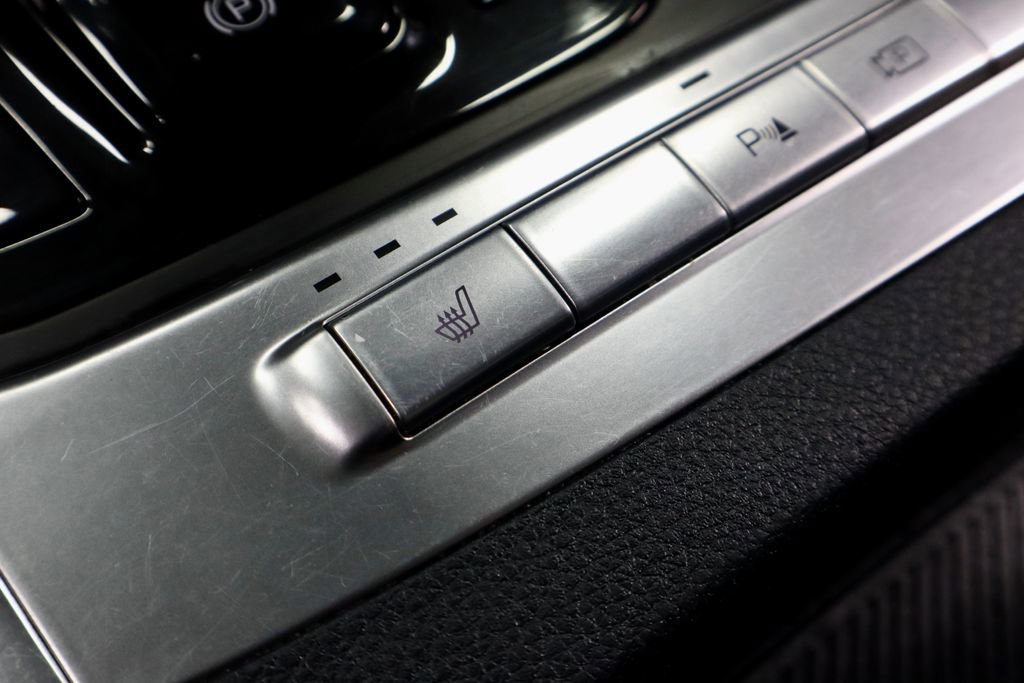 Used 2025 Kia Carnival EX image 12