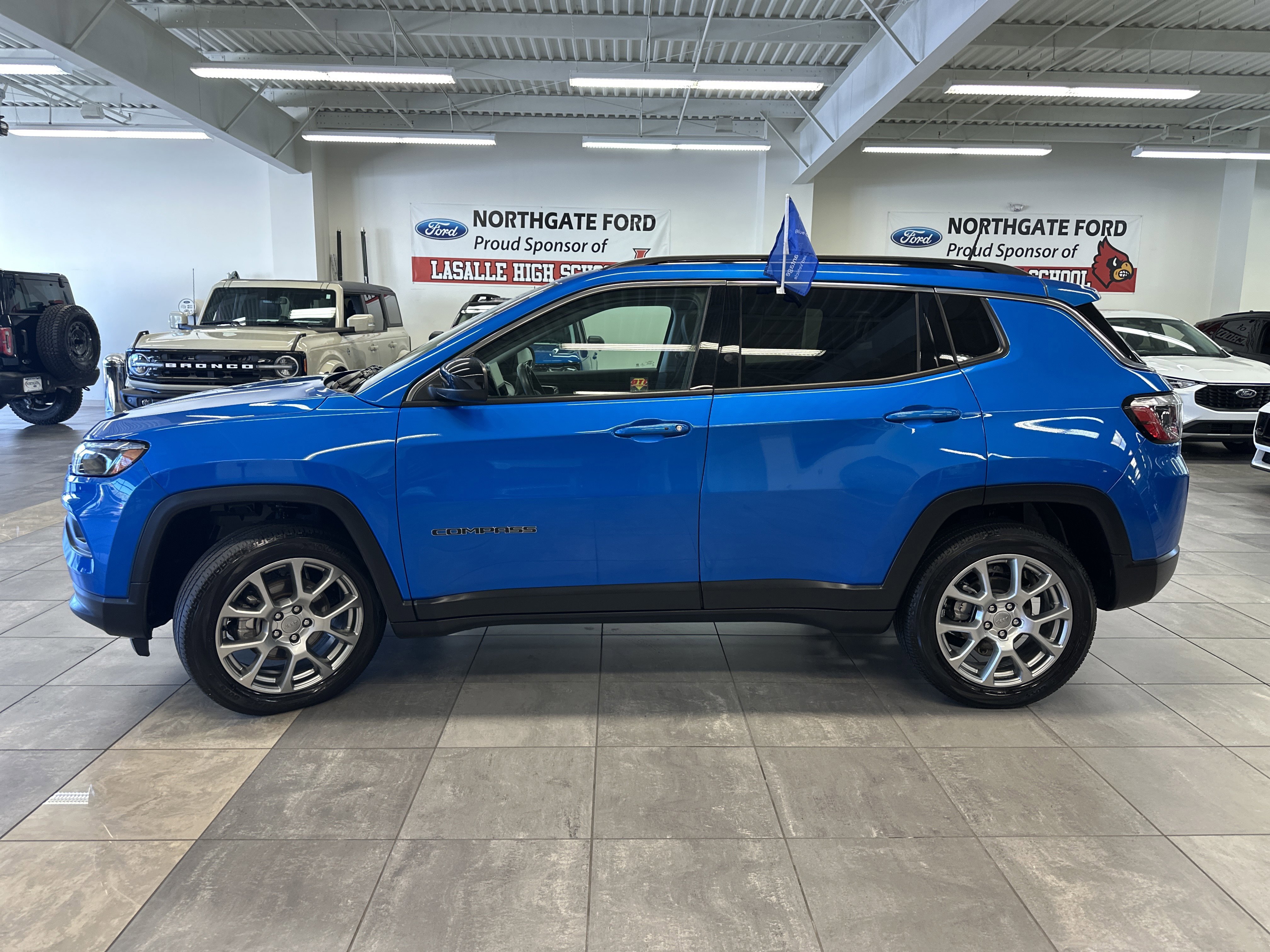 Used 2022 Jeep Compass Latitude w/ Sun and Sound Group image 2