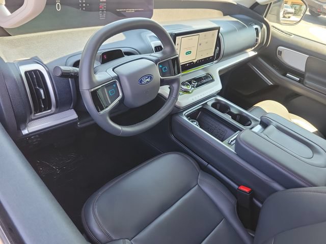Certified 2025 Ford Expedition Active AWD/4WD image 6
