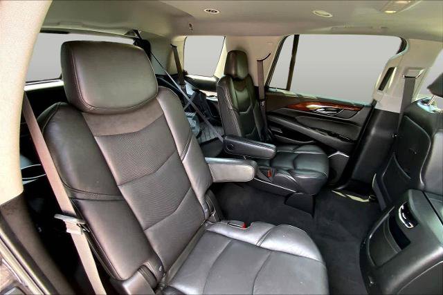 Used 2020 Cadillac Escalade Luxury w/ Escalade Sport Edition AWD/4WD image 20