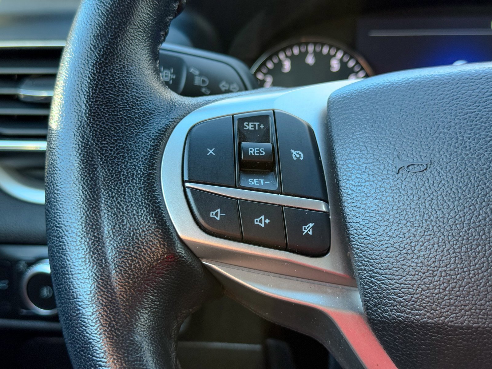 Certified 2022 Ford Explorer XLT w/ Equipment Group 202A image 40