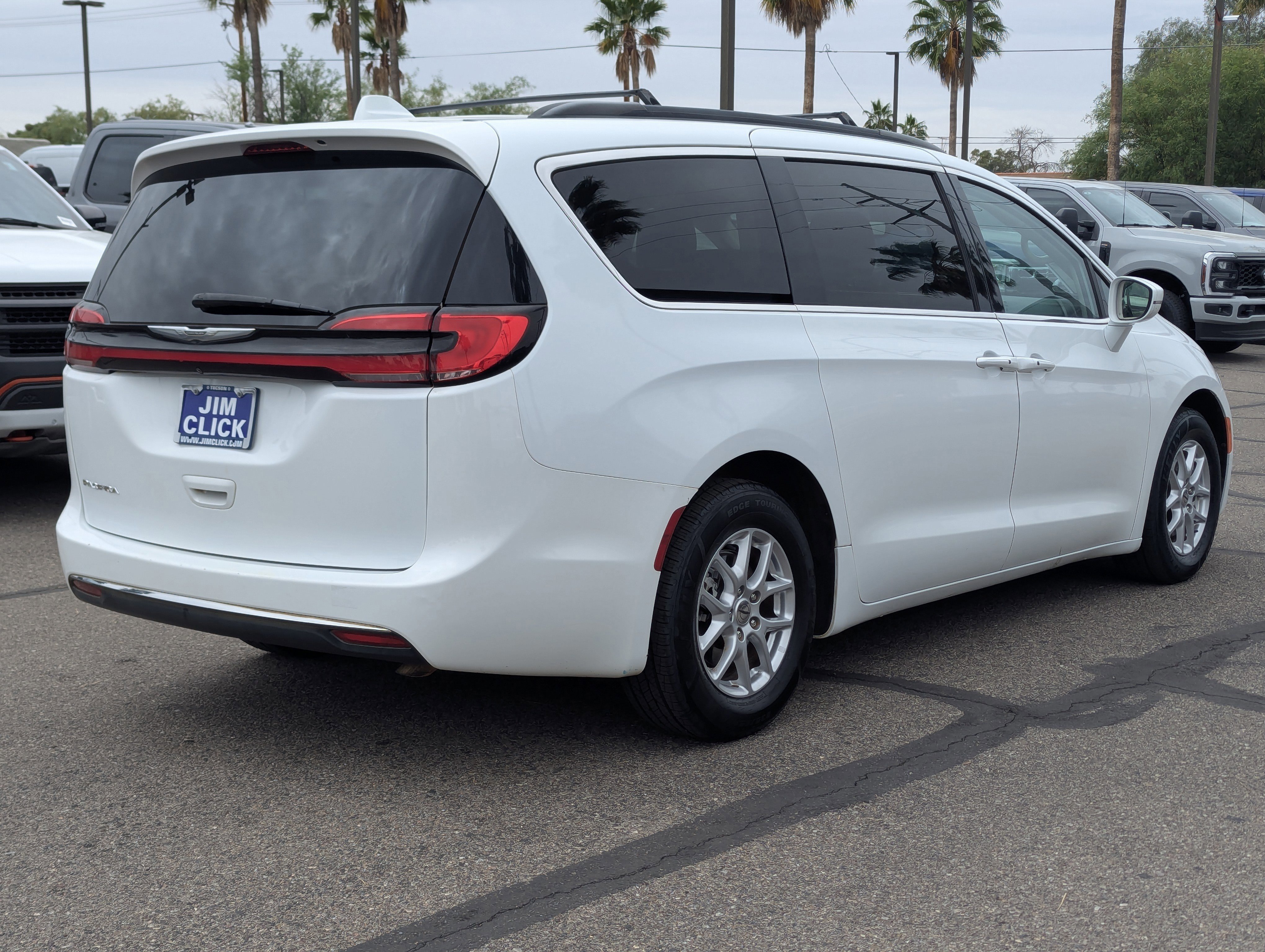 Used 2022 Chrysler Pacifica Touring-L image 4