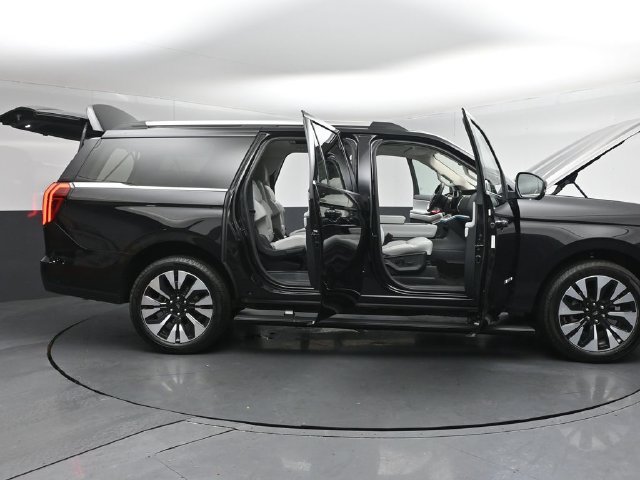 Certified 2025 Ford Expedition Max Platinum w/ Driver's Package AWD/4WD image 55