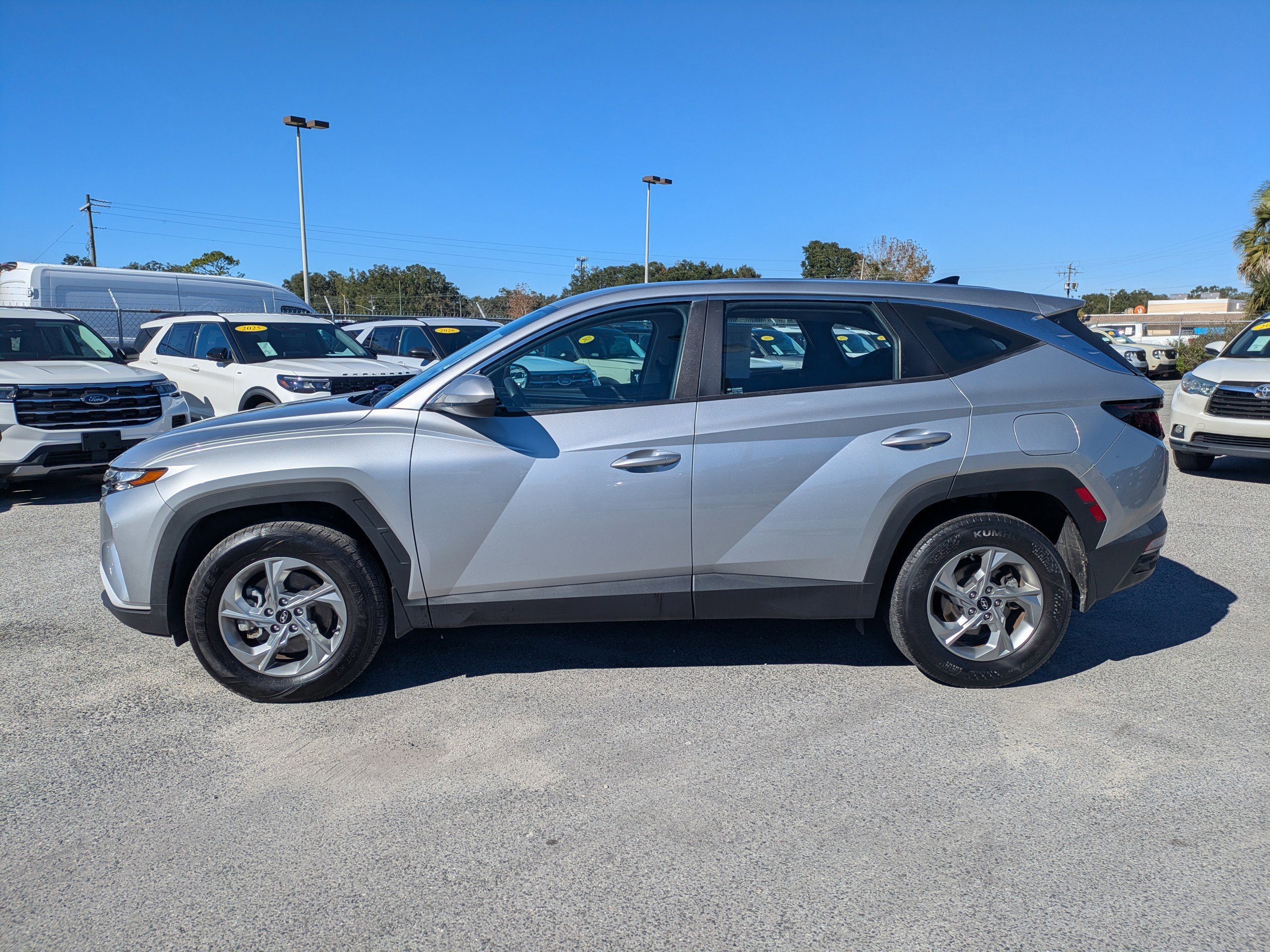 Used 2023 Hyundai Tucson SE image 2