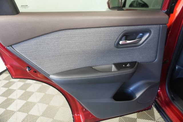Used 2022 Nissan Rogue SV FWD image 30