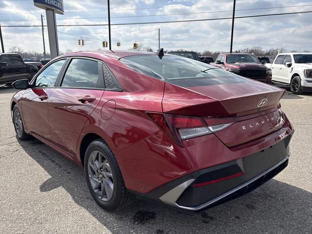 Used 2024 Hyundai Elantra SEL image 12