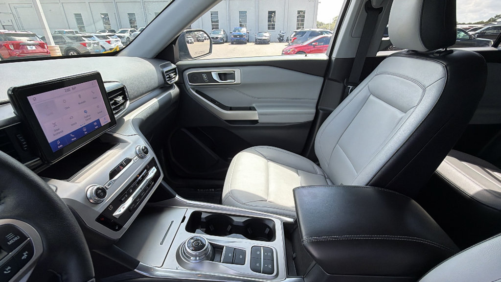 Certified 2021 Ford Explorer XLT w/ Equipment Group 202A RWD image 21