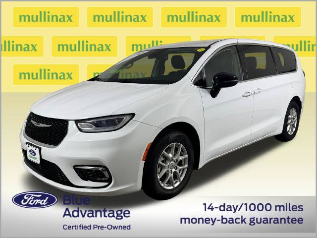 Used 2024 Chrysler Pacifica Touring-L FWD image 14