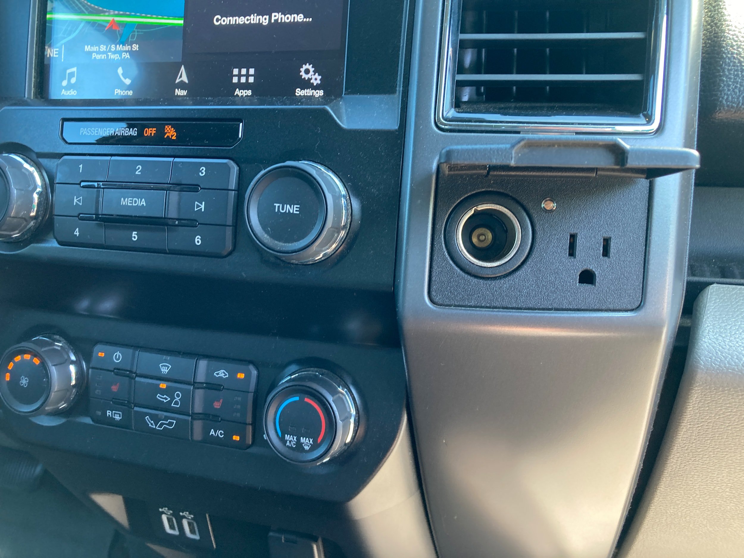 Certified 2019 Ford F150 XLT w/ Equipment Group 302A Luxury AWD/4WD image 17