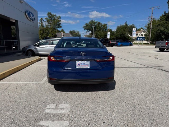 Used 2025 Toyota Camry LE FWD image 11
