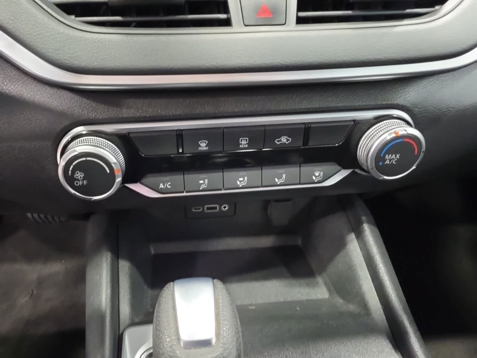 Used 2022 Nissan Altima 2.5 SV FWD image 25
