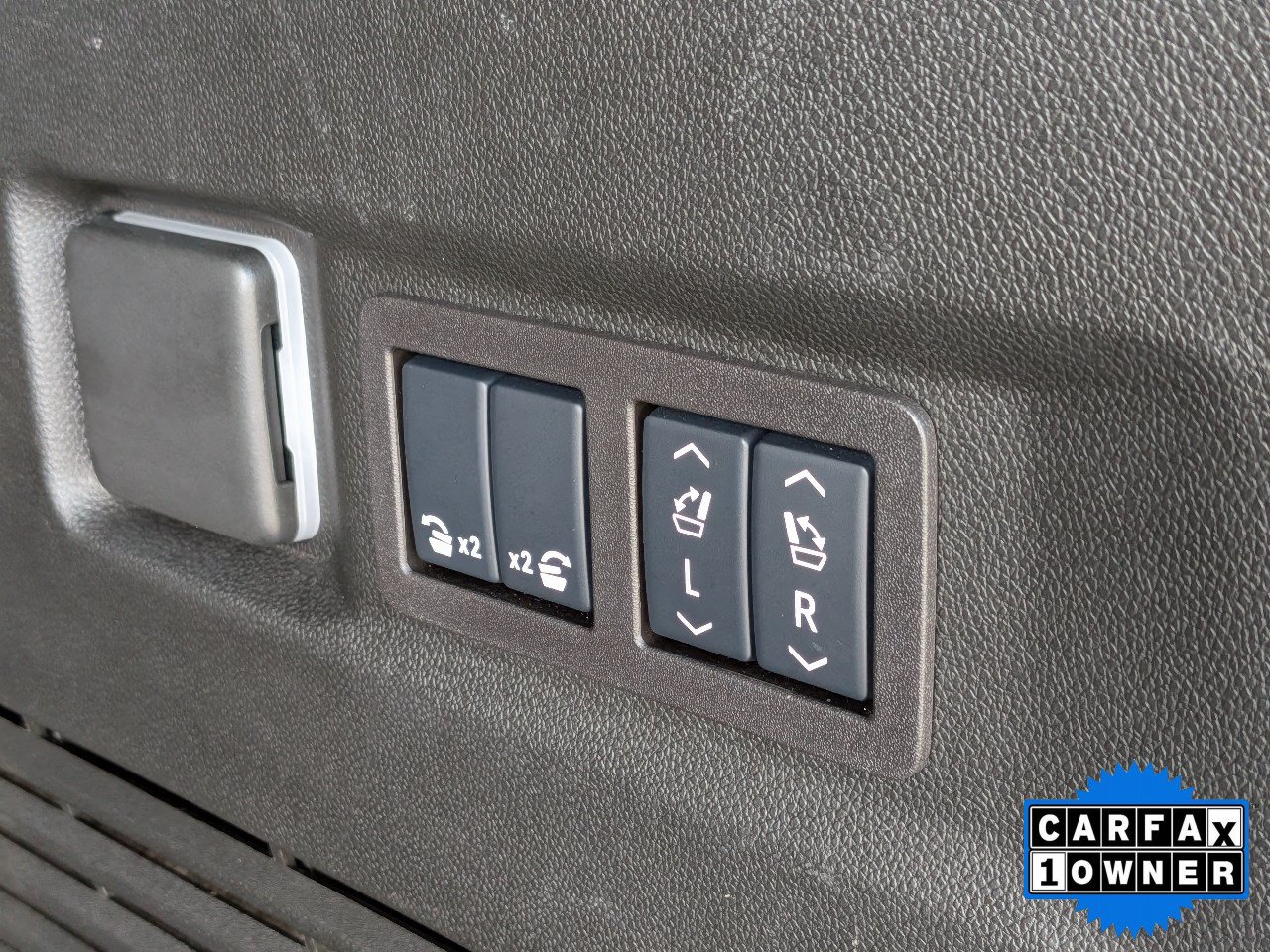 Used 2025 GMC Yukon AT4 w/ AT4 Premium Package AWD/4WD image 12