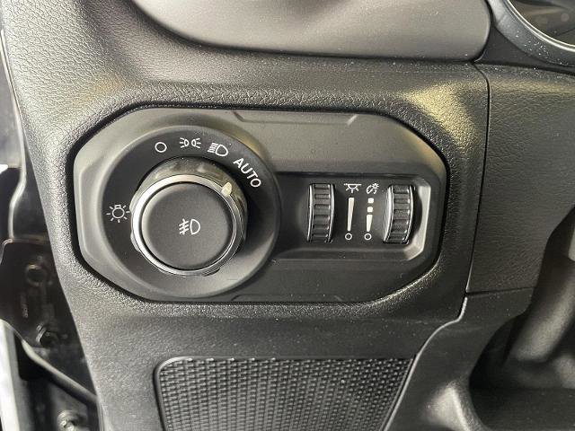 Used 2021 Jeep Wrangler Unlimited Sport AWD/4WD image 14