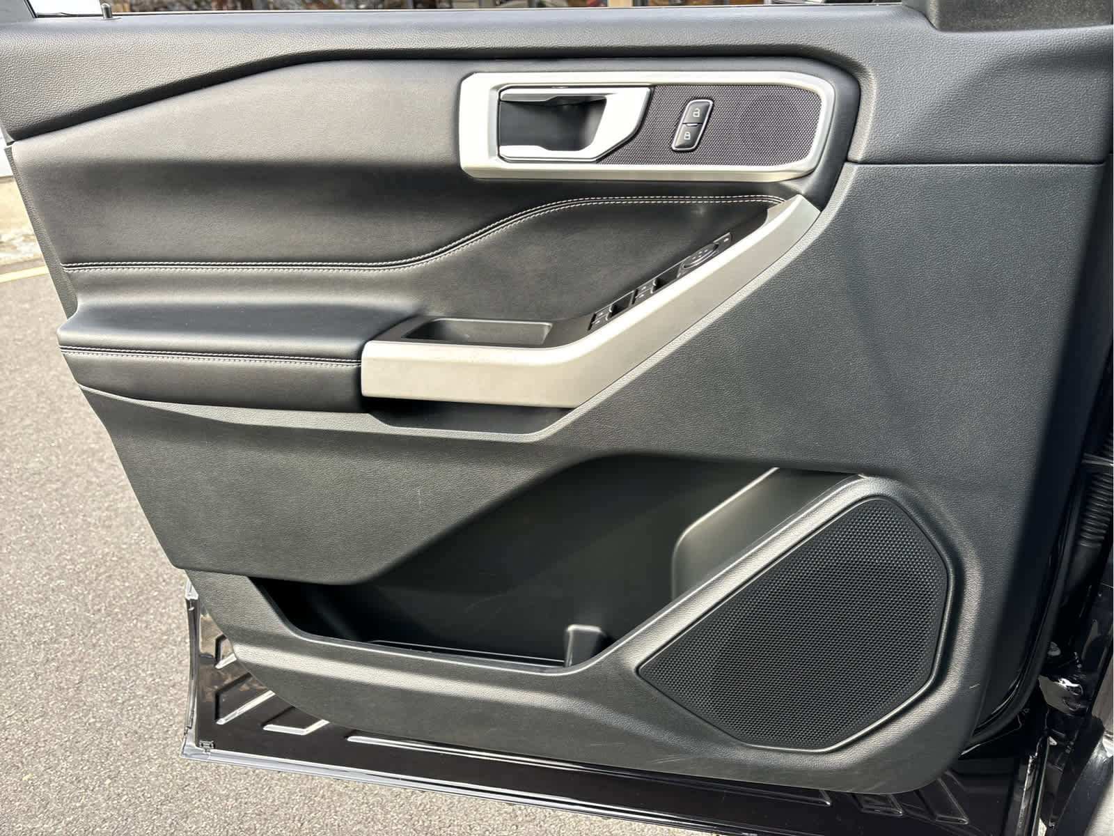 Certified 2022 Ford Explorer XLT w/ Equipment Group 202A image 27