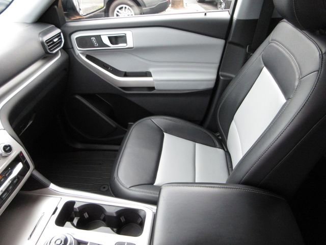 Certified 2022 Ford Explorer XLT w/ Equipment Group 202A image 24